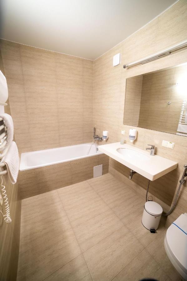 Sribni Leleky Hotel & Spa Lutsk Luaran gambar